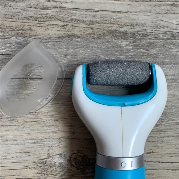 Amopé Pedi Perfect Electronic Foot File For At Home Pedicures - Picture 9 of 13